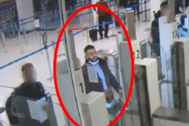 The Oldham Times: CCTV of Rashid at Birmingham Airport